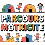 Enfants sur parcours motricité modules mousse tunnels poutres obstacles